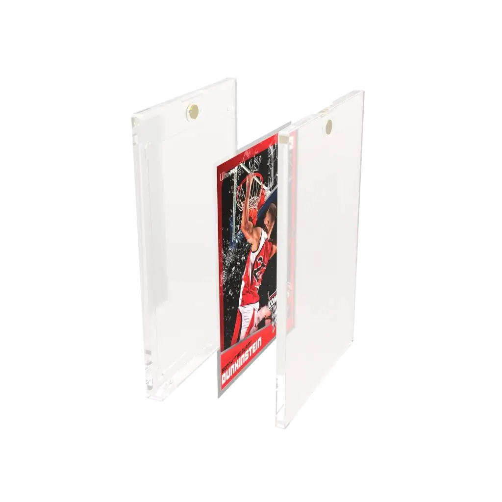 Ultra PRO ONE-TOUCH X Magnetic Card Holder – geöffnet mit gesleevter Basketball-Trading-Card im 35pt UV-Schutz-Halter